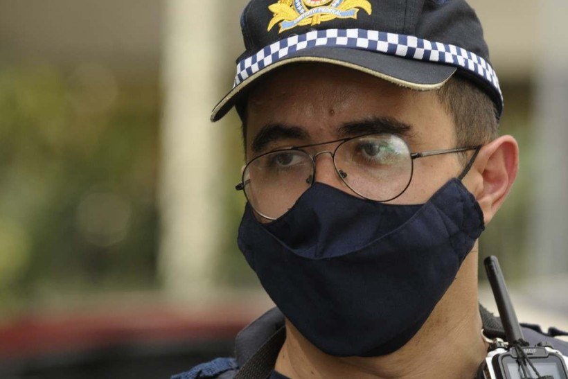  26/01/2022. Crédito: Carlos Vieira/CB/D.A Press. Brasil. Brasilia - DF. Cidades. Homem faz o pai de refém com uma faca, em um apartamento do bloco E da quadra 210 Sul e polícia tenta negociar. Solicitante pediu socorro à Polícia Militar do DF por volta das 13h desta quarta-feira (26/1). Na foto, o aspirante Bentermuller.