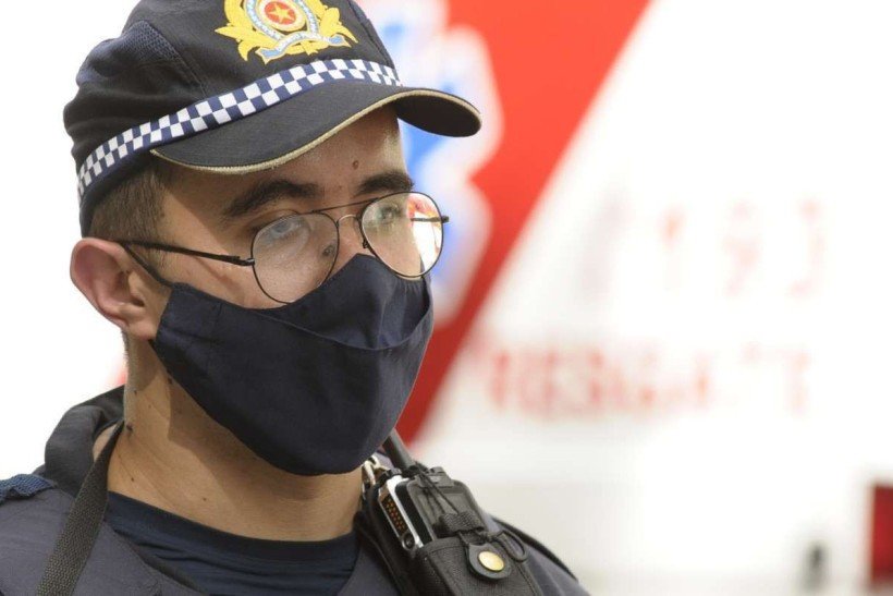  26/01/2022. Crédito: Carlos Vieira/CB/D.A Press. Brasil. Brasilia - DF. Cidades. Homem faz o pai de refém com uma faca, em um apartamento do bloco E da quadra 210 Sul e polícia tenta negociar. Solicitante pediu socorro à Polícia Militar do DF por volta das 13h desta quarta-feira (26/1). Na foto, o aspirante Bentermuller.