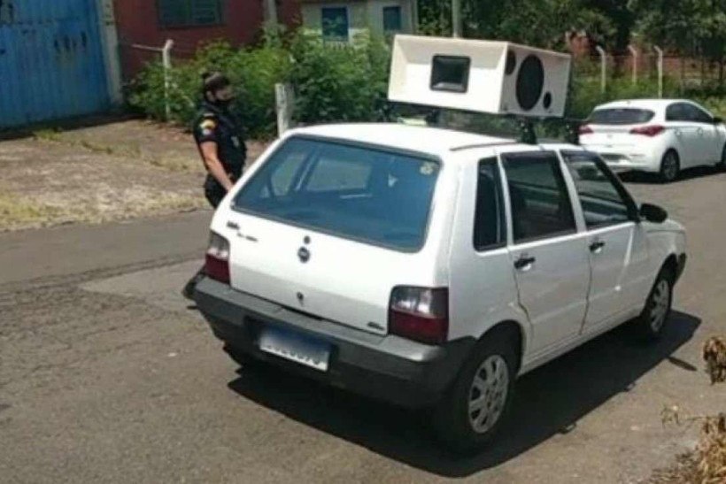 Moradores flagram carro de som com mensagens falsas sobre vacinação infantil