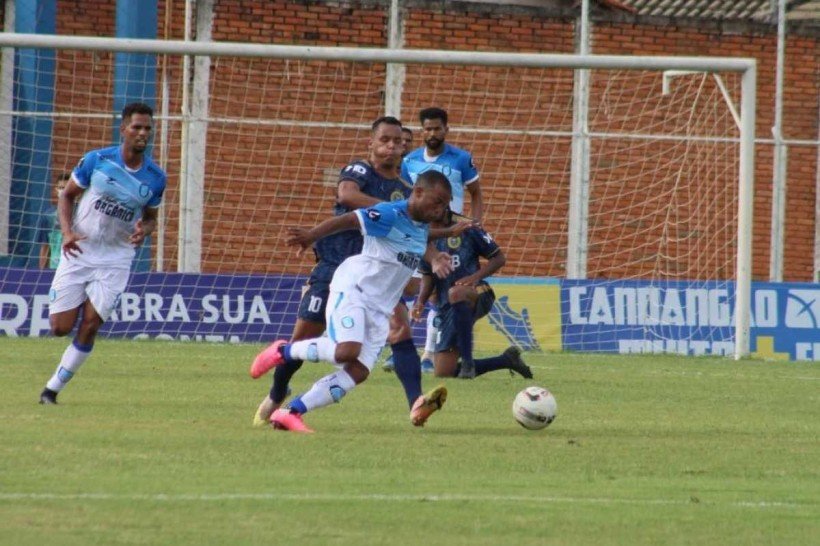 Parano&aacute; &eacute; valente e vira sobre o Capital por 2 x 1 