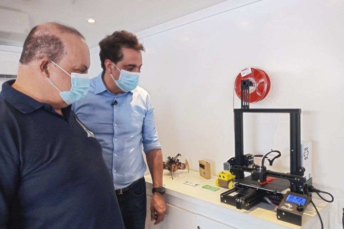 Ibaneis visita caminhão do projeto Caminhão da Tecnologia, em Ceilândia.