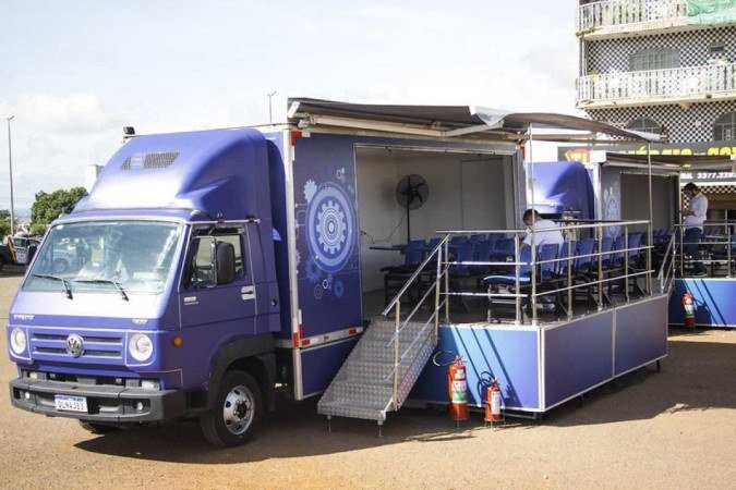 Projeto Caminhão da Tecnologia, em Ceilândia.
