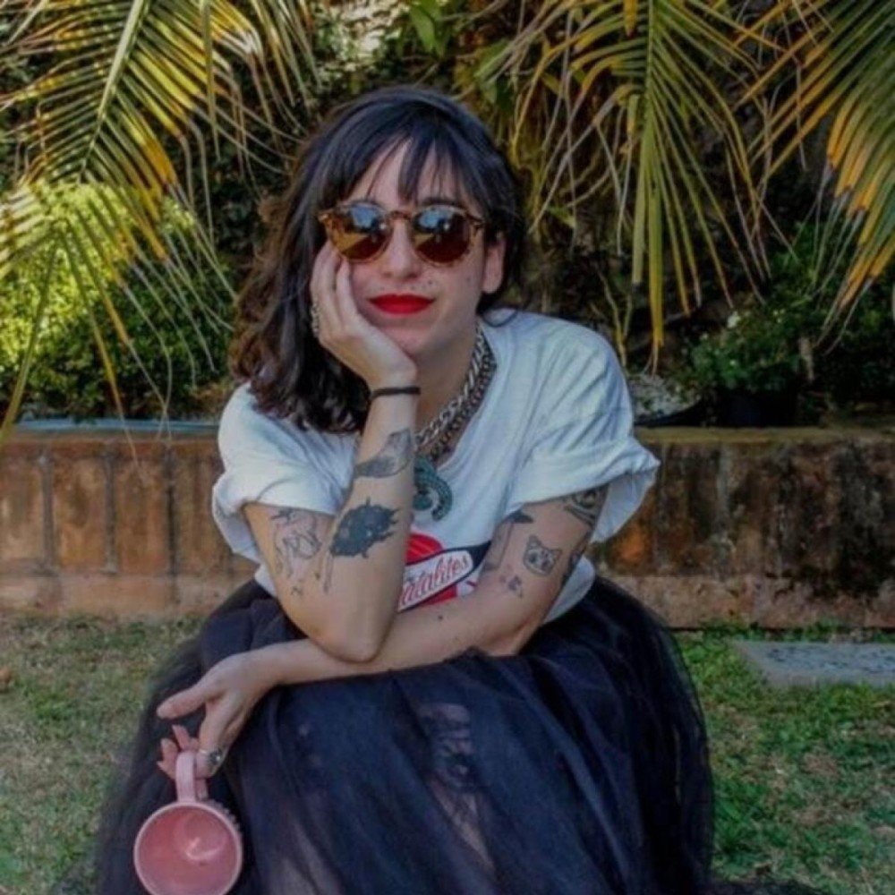 Melody Von Erlea é professora e idealizadora do blog Repete Roupa (@repeteroupa)  