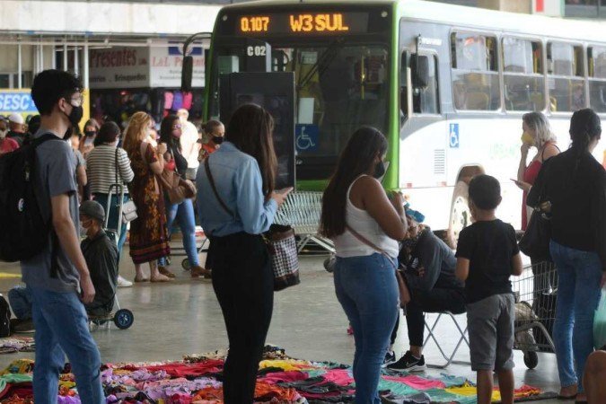 No intervalo de 3 a 31 de janeiro de 2022, a taxa de ocupação dos leitos públicos nas unidades de terapia intensiva (UTI) cresceu 538% - (crédito: ED ALVES/CB/D.A.Press) No intervalo de 3 a 31 de janeiro de 2022, a taxa de ocupação dos leitos públicos nas unidades de terapia intensiva (UTI) cresceu 538% - (crédito: ED ALVES/CB/D.A.Press)