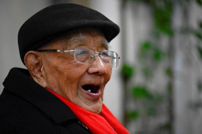 A cidade de Rugao, localizada na província chinesa de Jiangsu, tem mais de 500 habitantes com mais de cem anos de idade; Gu Bin (foto) é um deles - (crédito: WANG ZHAO/AFP) A cidade de Rugao, localizada na província chinesa de Jiangsu, tem mais de 500 habitantes com mais de cem anos de idade; Gu Bin (foto) é um deles - (crédito: WANG ZHAO/AFP)