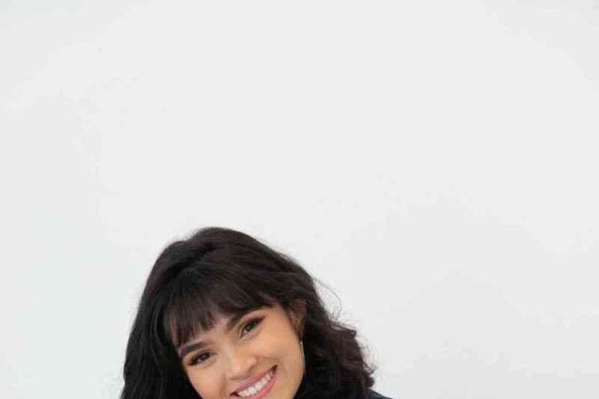 Médica veterinária Ana Lívia Sousa com seu cão Zezinho