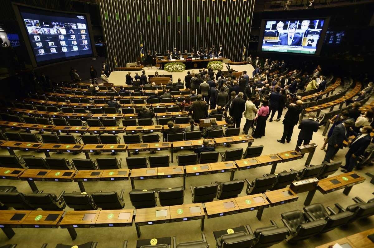 Aprovada urgência para projeto que cria Sistema Nacional de Educação