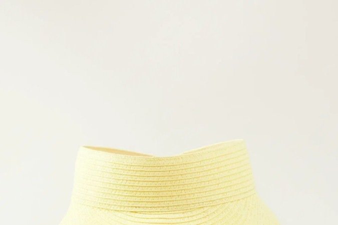 Viseira com lenço, da Shoulder 
(de R$ 99 por R$ 79,99) 