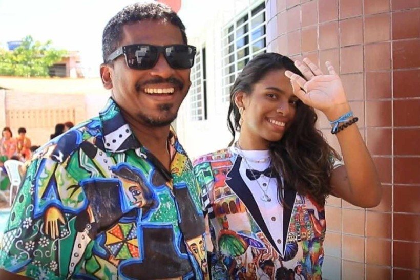'Minha família sempre foi apaixonada pelo Calunga. Quando criança, eu tinha o sonho de ter um bloco de carnaval e quando eu me vi diretor de um dos maiores símbolos da cultura brasileira é motivo de muita honra, prazer, orgulho e responsabilidade', Ricardo Cristo, diretor do HMN, que aparece na foto junto à filha Dandara Cristo.