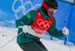 Jogos de Pequim 2022: por que Olimpíada de Inverno vai usar neve artificial  em vez de natural - BBC News Brasil