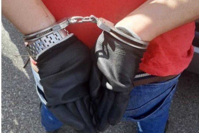 Criminoso usava luvas para evitar deixar impressões digitais no carro