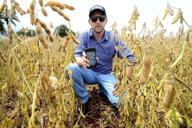 Fábio Koch, produtor de soja faz o uso de tecnologias para a colheita e o plantio - (crédito: Marcelo Ferreira/CB/D.A Press) Fábio Koch, produtor de soja faz o uso de tecnologias para a colheita e o plantio - (crédito: Marcelo Ferreira/CB/D.A Press)