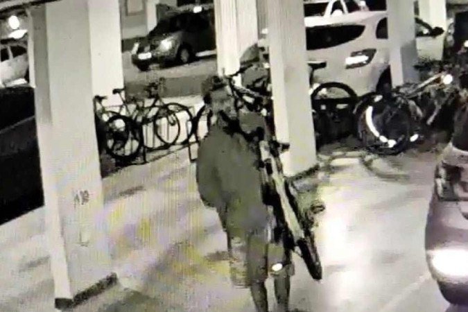 Homem foi preso em flagrante e confessou os crimes na delegacia - (crédito: PCDF/Divulgação) Homem foi preso em flagrante e confessou os crimes na delegacia - (crédito: PCDF/Divulgação)