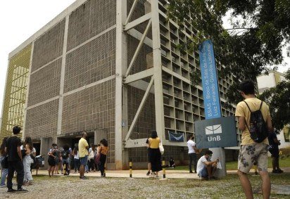 Portões fecham às 13h. Provas de hoje são de conhecimento III (Biologia, Física e Matemática) -  (crédito: Fotos: Carlos Vieira/CB)