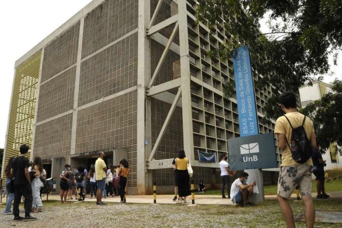 Portões fecham às 13h. Provas de hoje são de conhecimento III (Biologia, Física e Matemática) - (crédito: Fotos: Carlos Vieira/CB) Portões fecham às 13h. Provas de hoje são de conhecimento III (Biologia, Física e Matemática) - (crédito: Fotos: Carlos Vieira/CB)