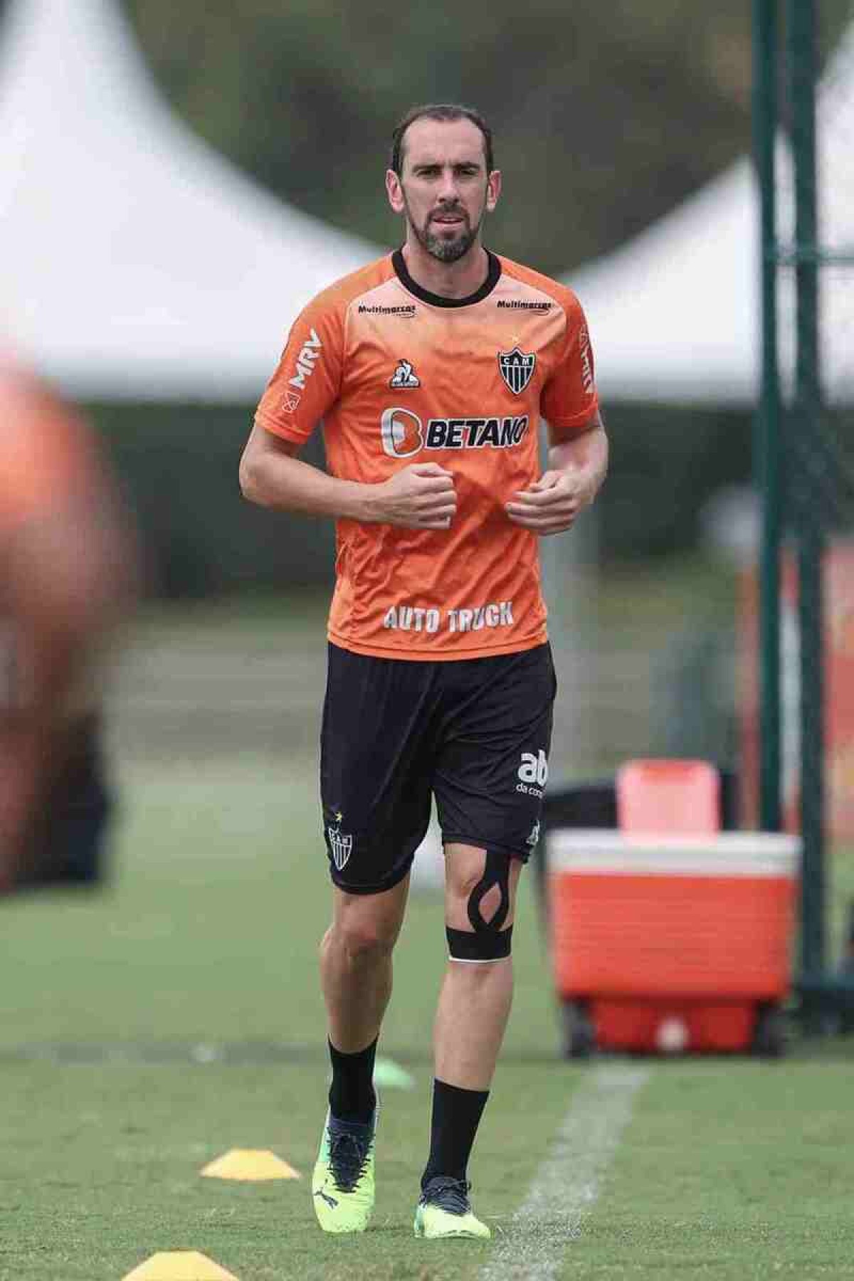 Após deixar o Atlético-MG, Godín acerta ida para o Vélez Sarsfield