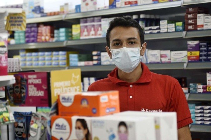  07/02/2022 Crédito: Minervino Júnior/CB/D.A Press. Brasil.  Brasilia - DF. Falta de medicamentos contra a gripe nas farmácias. Hiago Silva drogaria premium no Sudoeste.