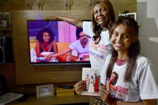 Mãe de Jessi, Cleudete Alves, e irmã, Caroline Alves, estão ligadas 24 horas por dia no BBB - (crédito: Marcelo Ferreira/CB/D.A Press) Mãe de Jessi, Cleudete Alves, e irmã, Caroline Alves, estão ligadas 24 horas por dia no BBB - (crédito: Marcelo Ferreira/CB/D.A Press)