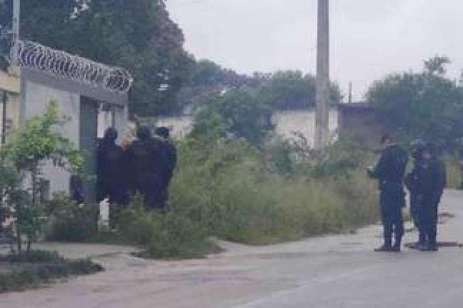 O BOPE foi acionado para conduzir as negociações para liberar as crianças feitas reféns pelo pai em Divinópolis - (crédito: PMMG/Divulgação) O BOPE foi acionado para conduzir as negociações para liberar as crianças feitas reféns pelo pai em Divinópolis - (crédito: PMMG/Divulgação)