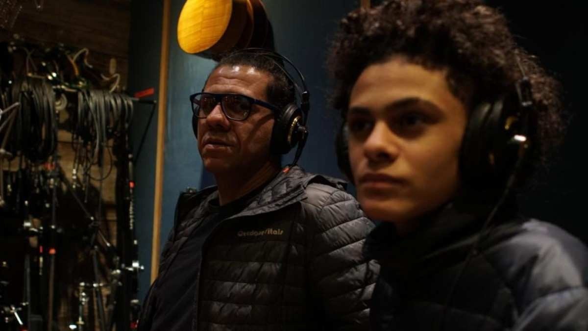 Hamilton de Holanda lança disco ao lado de sobrinho e do filho