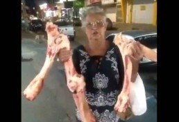 Idosa manda Bolsonaro 'ir para o inferno' após pegar ossos em açougue