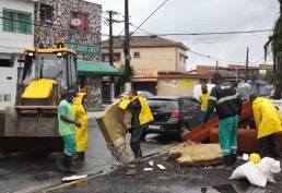 Chuvas provocam transtornos na Baixada Santista