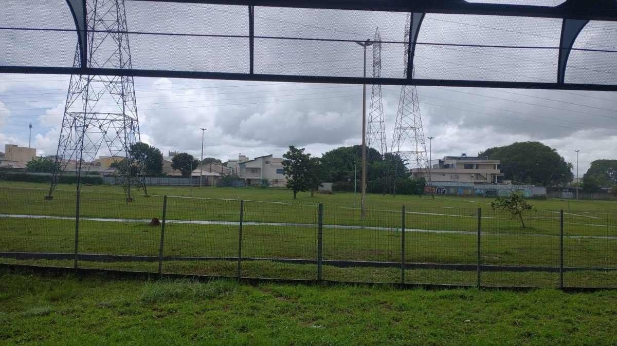 Internauta registrou chuva Guará, um dos locais que apesar do calor recebeu chuvas fortes repentinas por volta do meio-dia