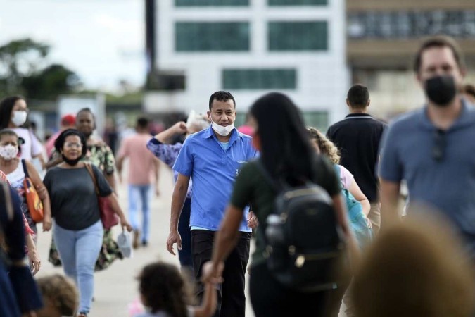 Não será mais obrigatório o uso de máscaras em locais abertos a partir da segunda (7/3) -  (crédito: Minervino Júnior/CB/D.A.Press)