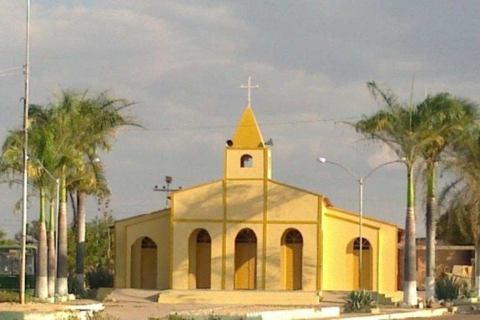 Padre repreende jovem do DF por usar vestido decotado no casamento da prima na Bahia - (crédito: Reprodução/Diocese de Barreiras) Padre repreende jovem do DF por usar vestido decotado no casamento da prima na Bahia - (crédito: Reprodução/Diocese de Barreiras)