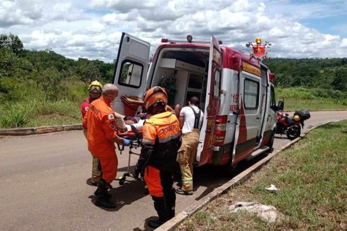 Oito bombeiros atenderam à ocorrência - (crédito: Divulgação/SOINP) Oito bombeiros atenderam à ocorrência - (crédito: Divulgação/SOINP)