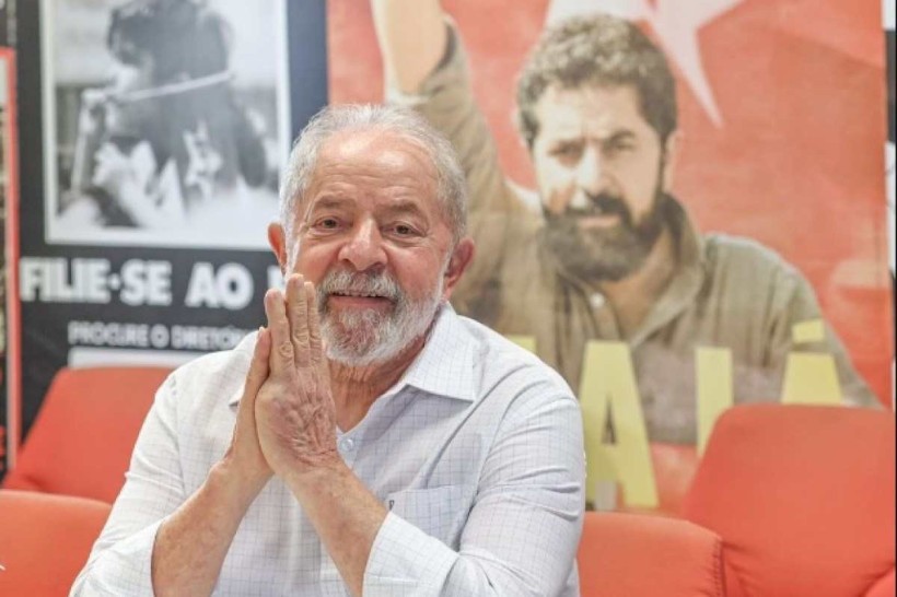 O ex-presidente Lula lidera todos os cenários de primeiro e segundo turno das eleições de 2022