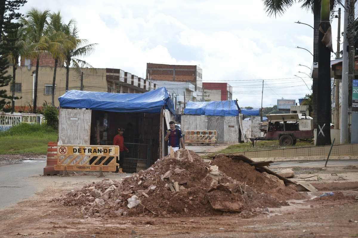 Obras demoradas causam transtornos a moradores de Vicente Pires