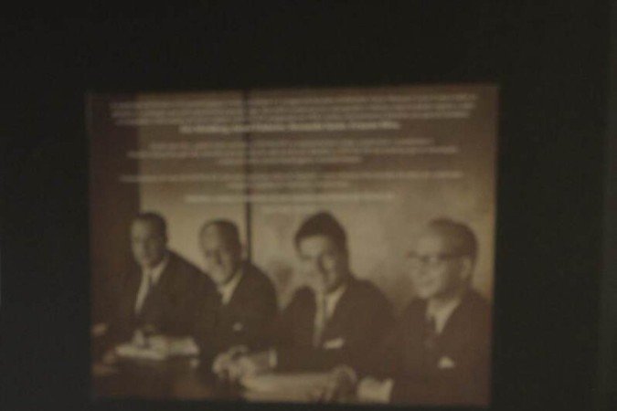 No interior do museu, fotos e objetos da época