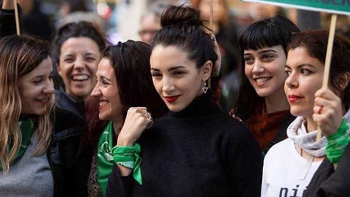 Me too Brasil divulga nota de apoio à atriz Thelma Fardin