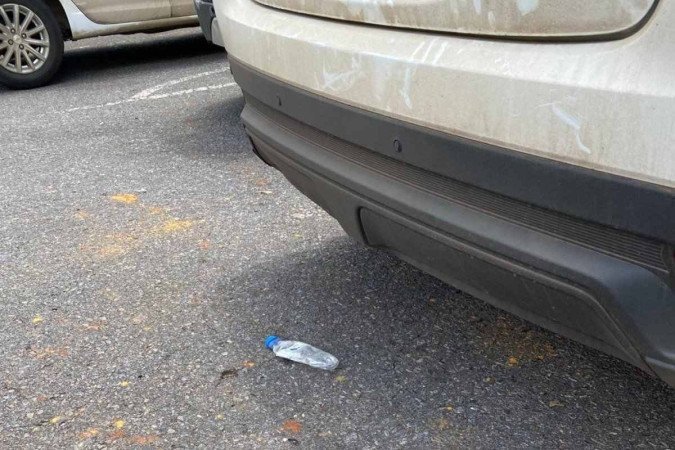 Frasco de álcool gel, no estacionamento da Igreja Perpétuo Socorro no Lago Sul