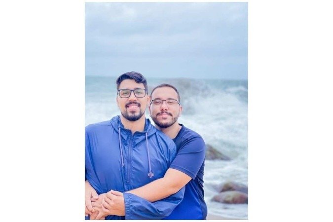 Maturidade nem sempre tem a ver com idade. Para Rafael, de 33, e Victor, 25, os oito anos de diferença não são um problema Maturidade nem sempre tem a ver com idade. Para Rafael, de 33, e Victor, 25, os oito anos de diferença não são um problema