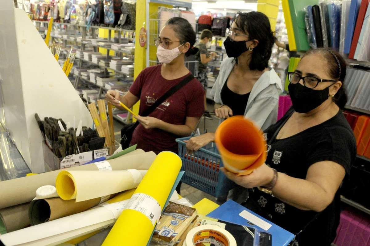 Brasilienses vão às papelarias para as últimas compras antes das aulas