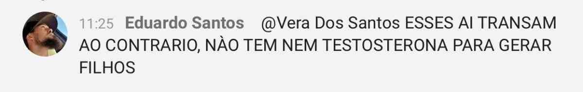 Eduardo Santos utilizou do espaço no chat do YouTube para dizer que "esses aí transam ao contrário, não tem nem testosterona para gerar filhos", disse.  