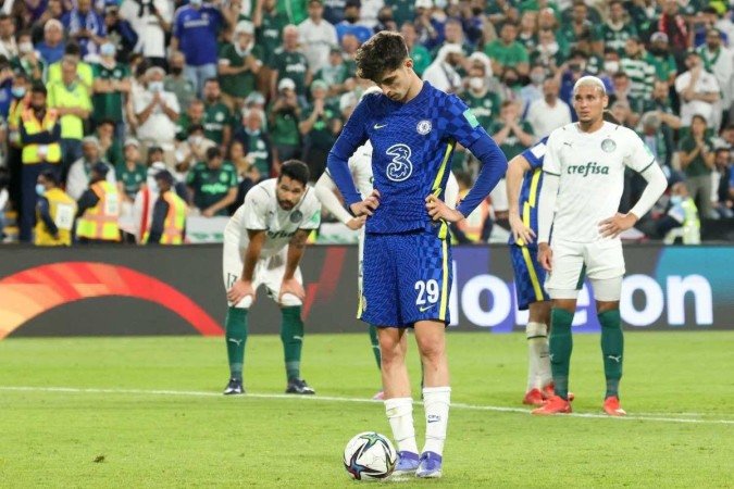 Kai Havertz instantes antes da cobrança que daria o título mundial para o Chelsea