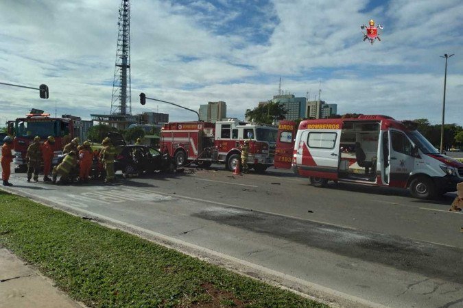 Durante a operação, três faixas de rolamento da via ficaram interditadas para o atendimento