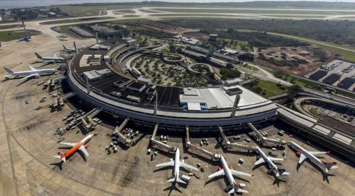 Greve de pilotos e comissários provoca atrasos em voos em aeroportos