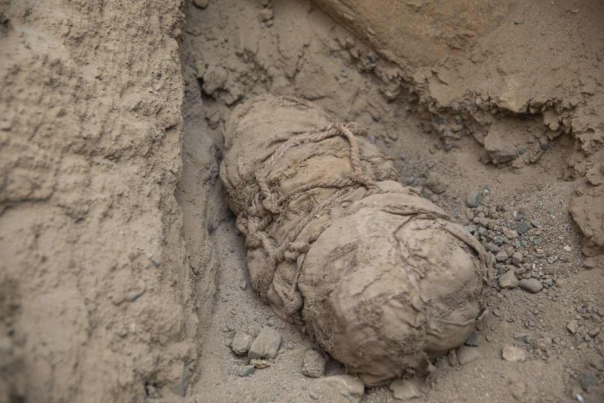 Arqueólogos encontram múmias de seis crianças vítimas de sacrifícios no Peru