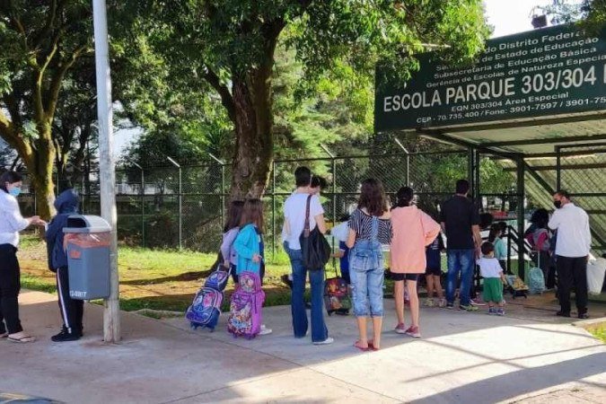 Para muitos pais o que permite uma segurança no retorno às aulas é a vacinação - (crédito: ED ALVES/CB/D.A.Press) Para muitos pais o que permite uma segurança no retorno às aulas é a vacinação - (crédito: ED ALVES/CB/D.A.Press)