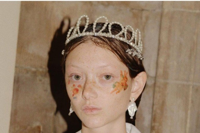 Na Coleção Primavera 2021, 
a estilista Simone Rocha abusou das pérolas