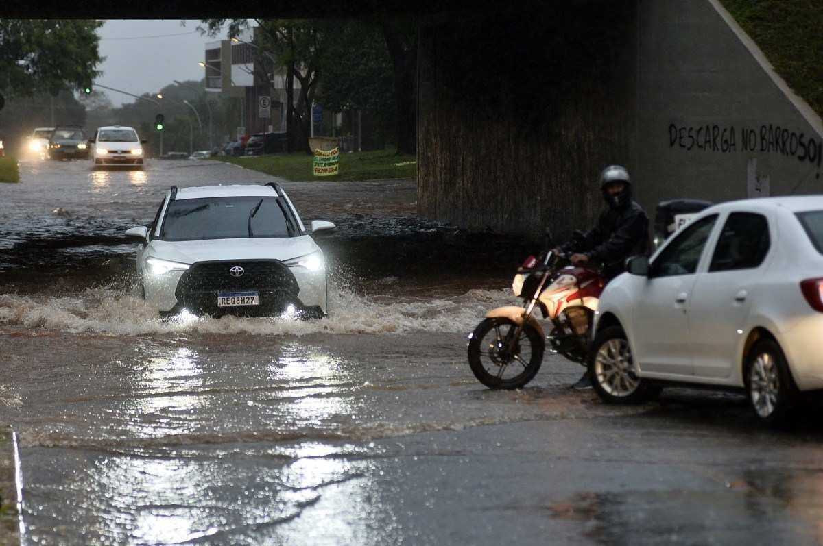 Chuvas devem continuar no DF até abril; confira previsão para os próximos dias