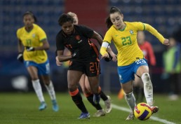 Luana celebra volta à seleção feminina após lesão e já mira a França