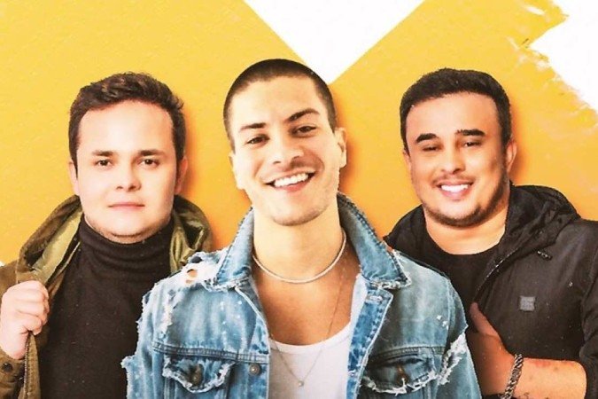 Arthur, que fez a música, já havia falado para o empresário que queria gravar o hit com Matheus e Kauan quando saísse do confinamento - (crédito: Divulgação) Arthur, que fez a música, já havia falado para o empresário que queria gravar o hit com Matheus e Kauan quando saísse do confinamento - (crédito: Divulgação)