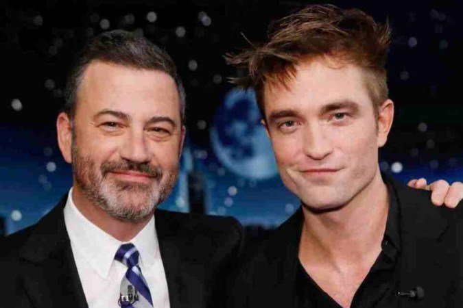 Robert Pattinson e Jimmy Kimmel no programa 'Jimmy Kimmel live'. -  (crédito: Reprodução/Instagram)
