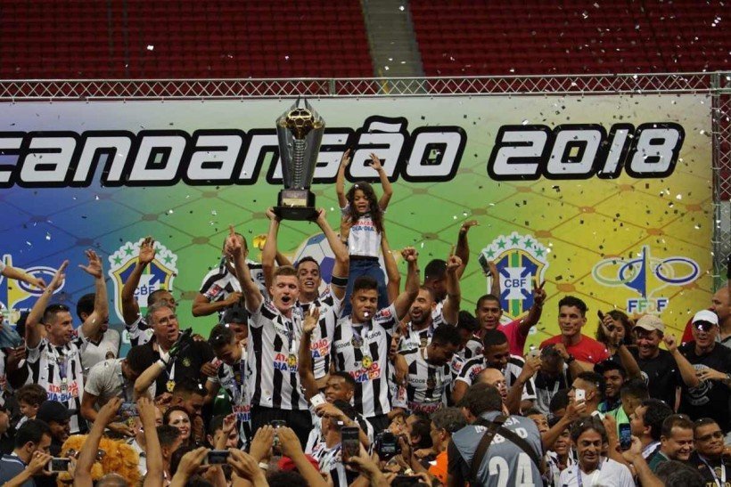 Sobradinho levanta a taça de campeão candango de 2018