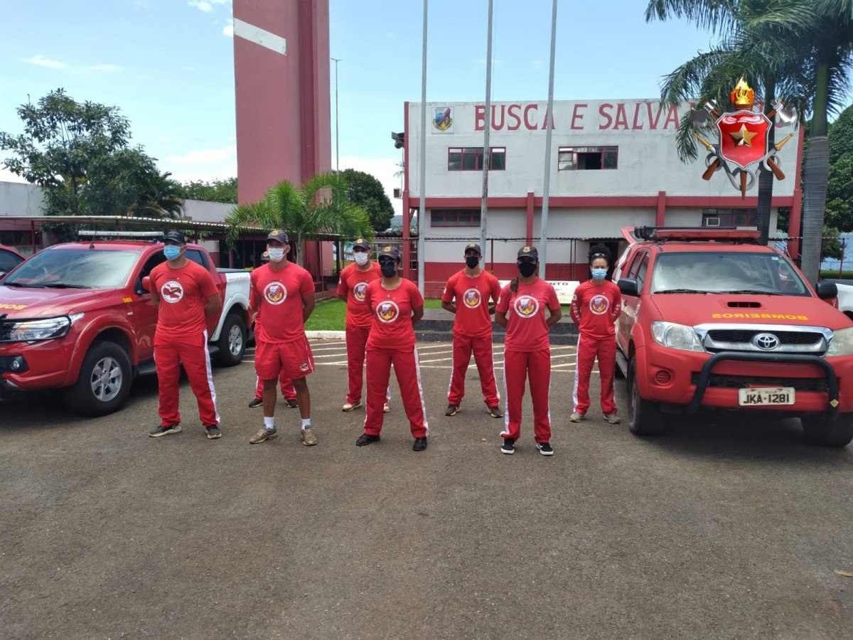 Bombeiros do DF são enviados missão em Petrópolis (RJ) para ajudar moradores desabrigados pelas enchentes 
